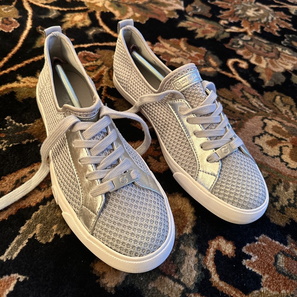 Guess grey and silver sneaker size 10 in excellent condition. Barely worn!
